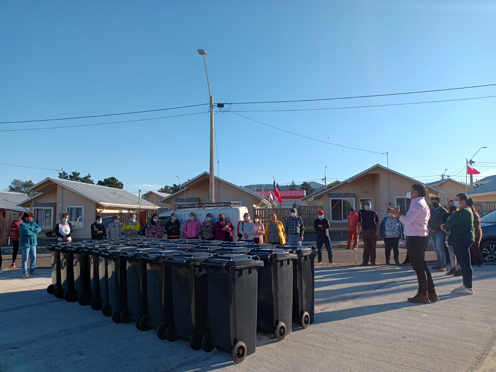 Entrega de contenedores de basura a la Junta de Vecinos de Nueva Aldea de la comuna de Ránquil